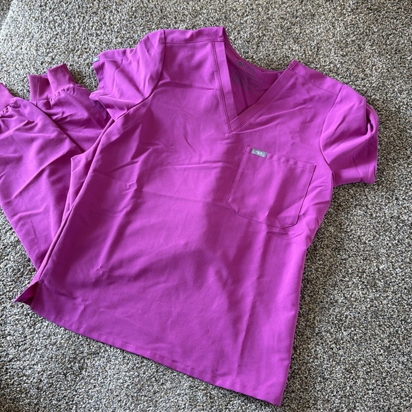 FIGS Scrub Set - Picture 6 of 7